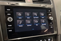 valkoinen Volkswagen Golf 2017 kuva 22.