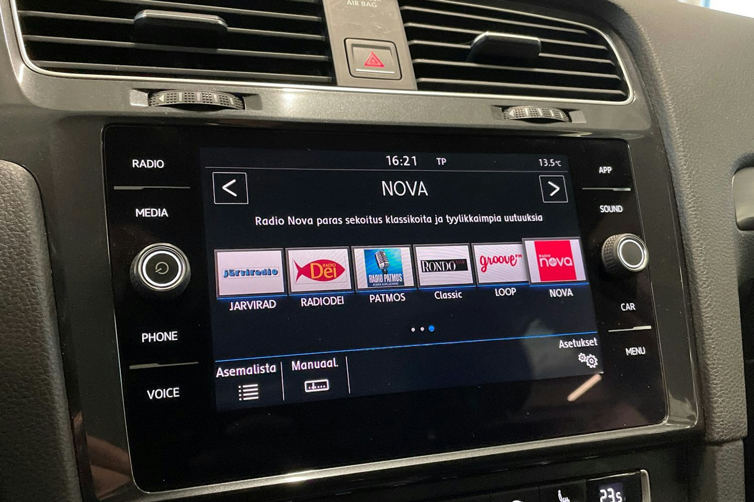 valkoinen Volkswagen Golf 2017 kuva 23.