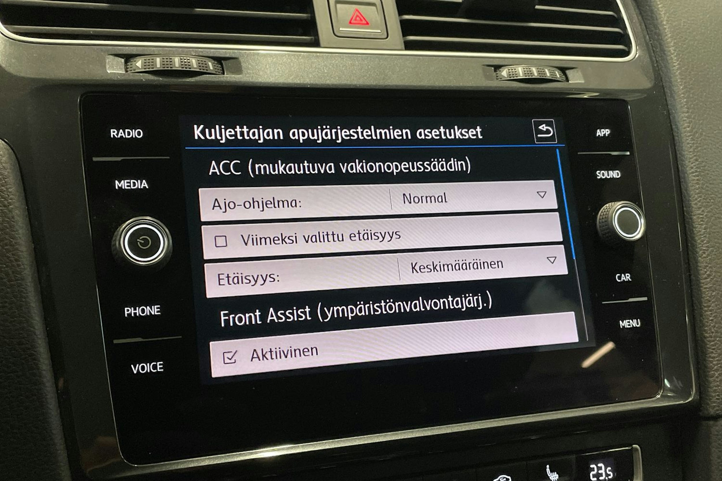 valkoinen Volkswagen Golf 2017 kuva 27.