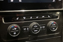 valkoinen Volkswagen Golf 2017 kuva 29.