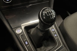 valkoinen Volkswagen Golf 2017 kuva 30.