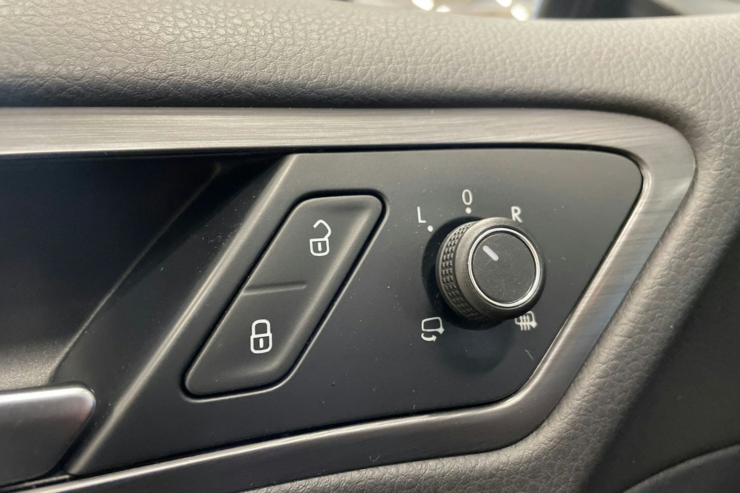 valkoinen Volkswagen Golf 2017 kuva 35.