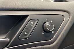 valkoinen Volkswagen Golf 2017 kuva 35.