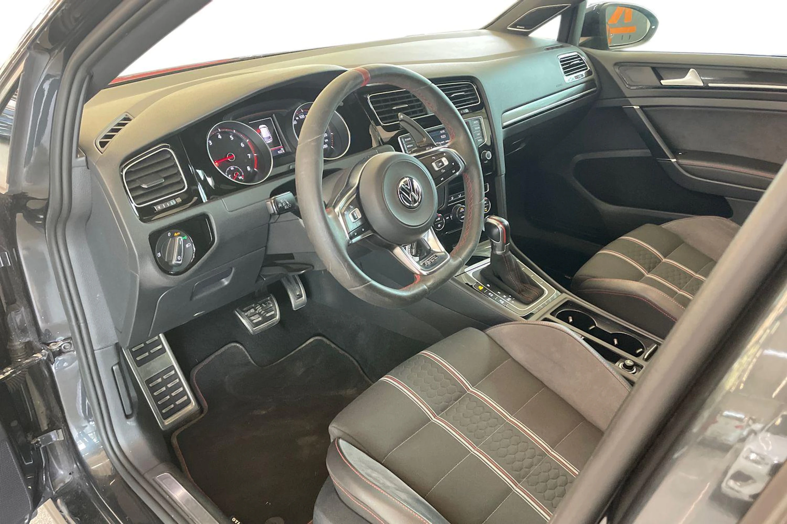 harmaa Volkswagen Golf 2017 kuva 6.