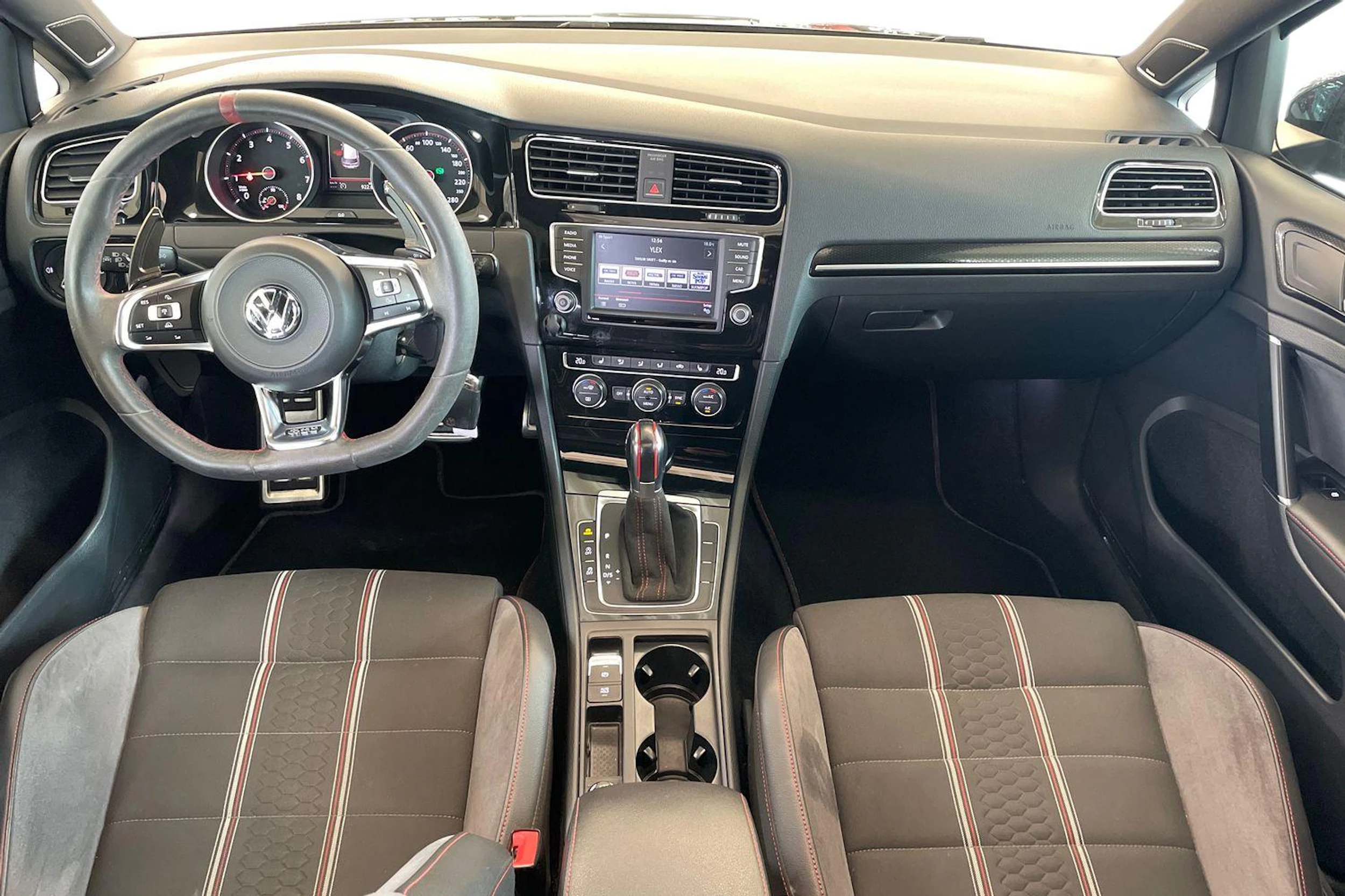 harmaa Volkswagen Golf 2017 kuva 7.