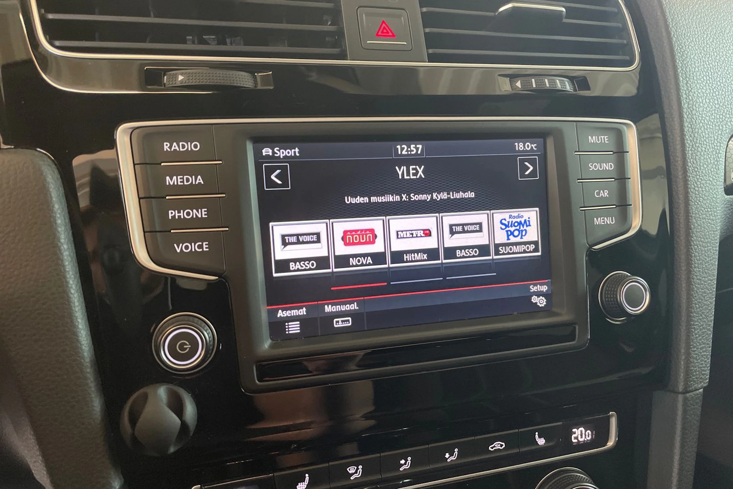 harmaa Volkswagen Golf 2017 kuva 14.