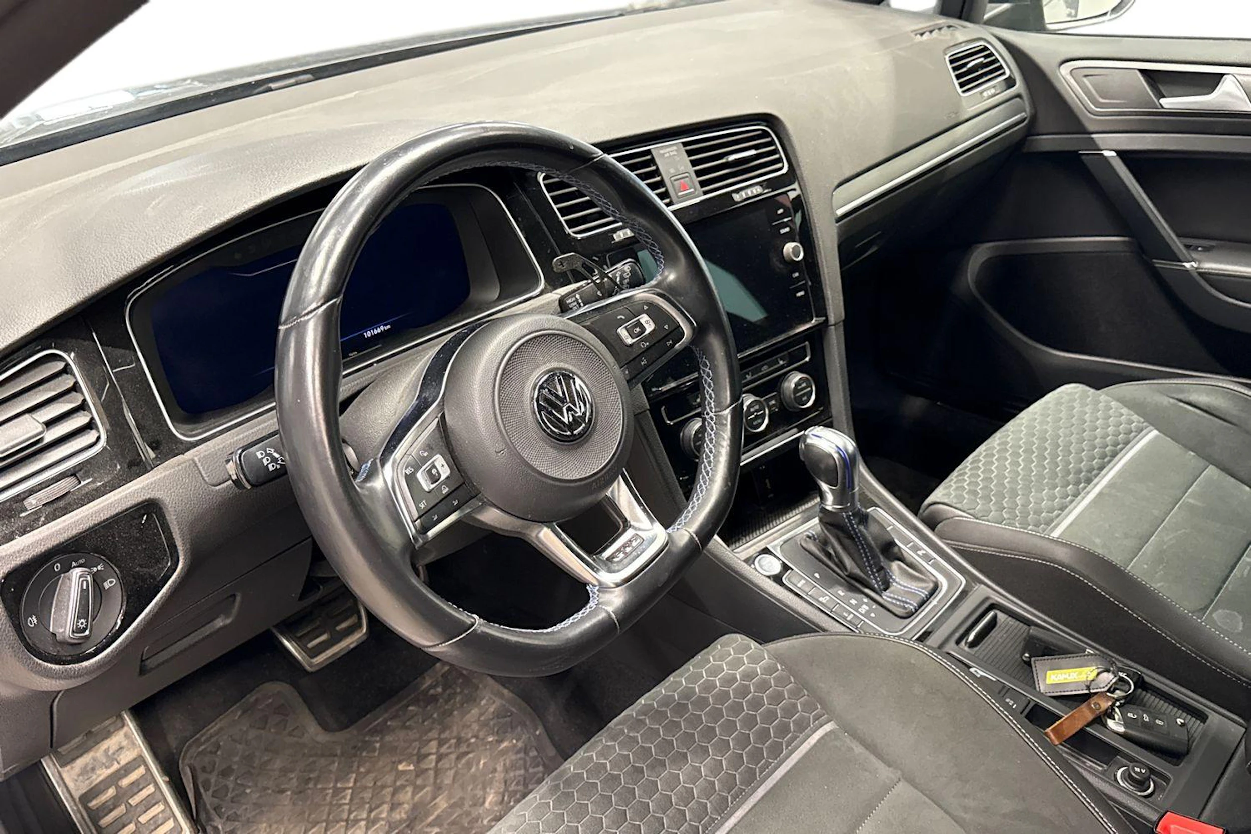 harmaa Volkswagen Golf 2017 kuva 3.