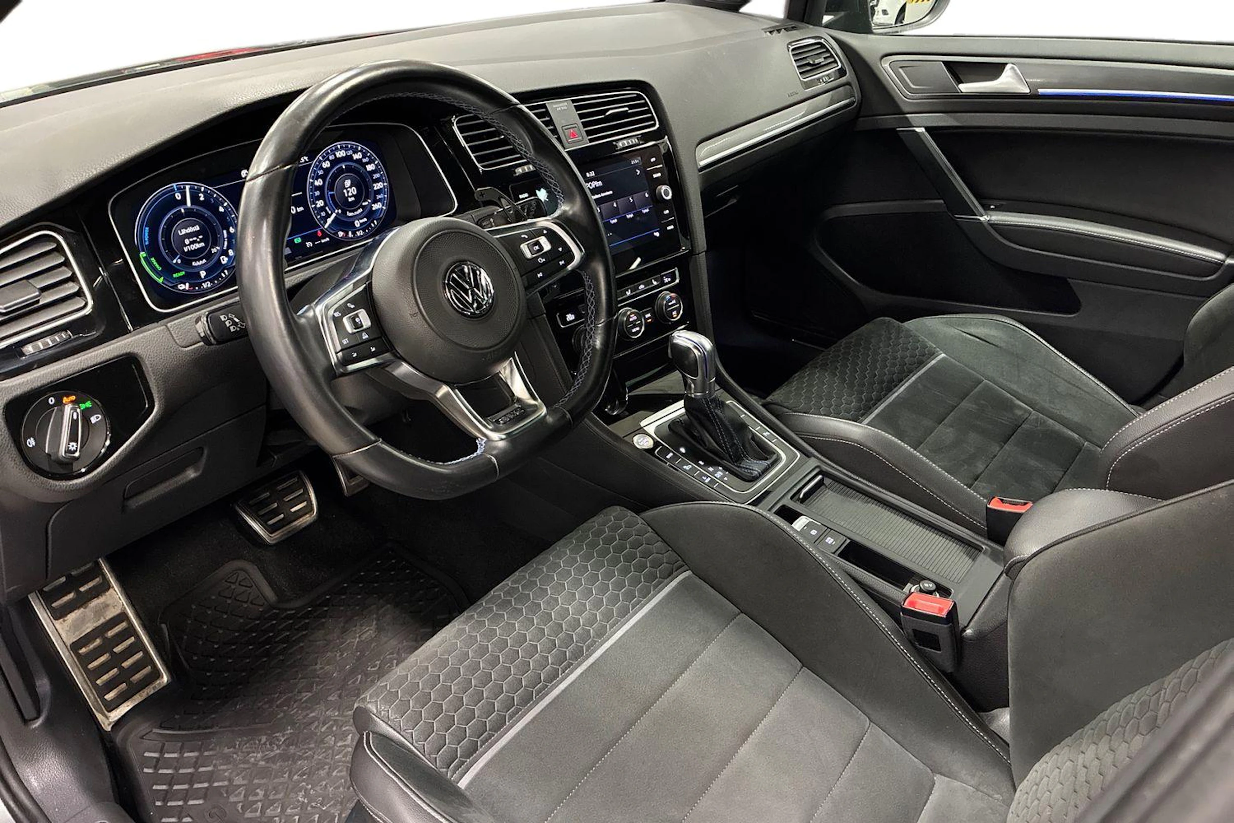 harmaa Volkswagen Golf 2017 kuva 8.