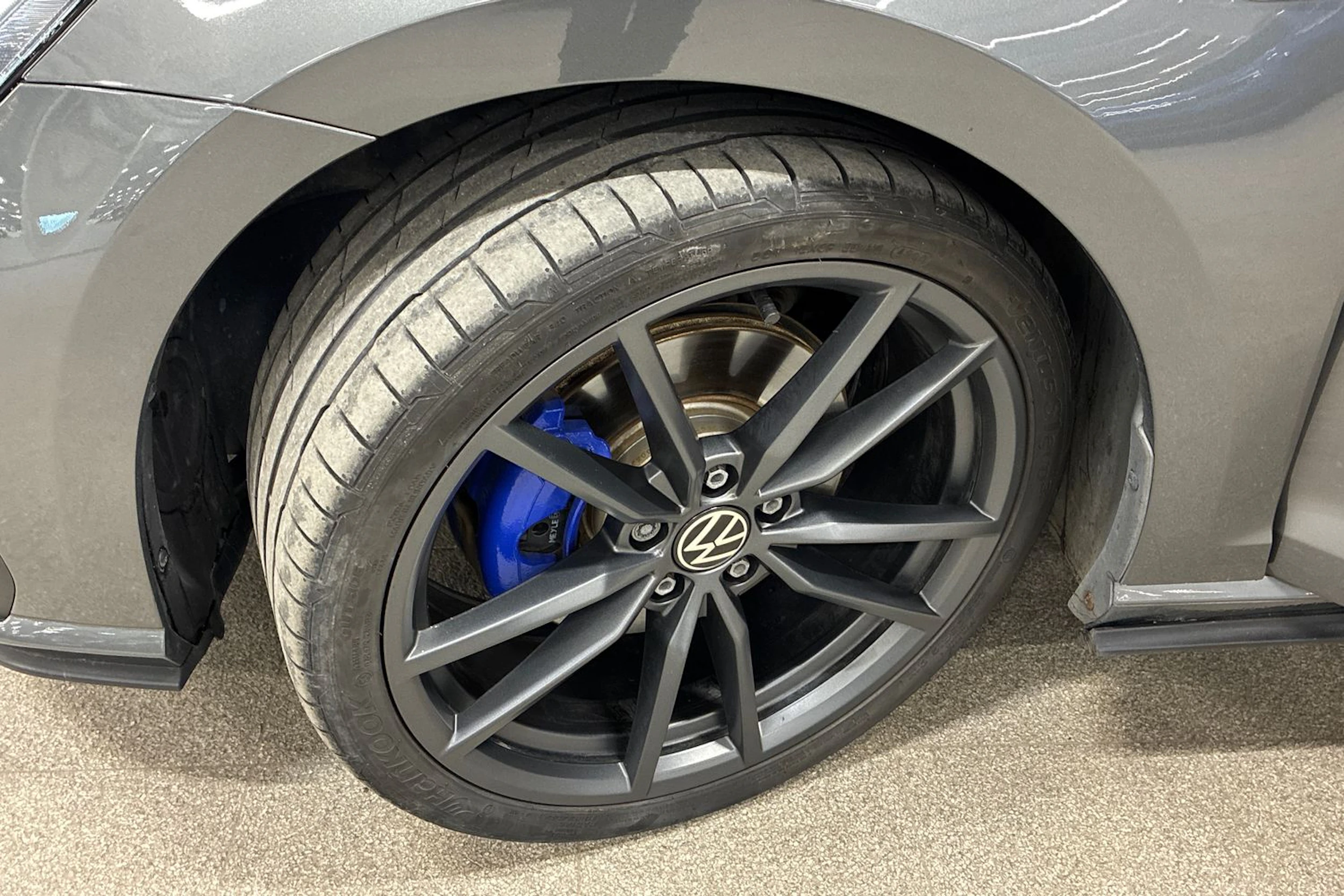 harmaa Volkswagen Golf 2017 kuva 13.