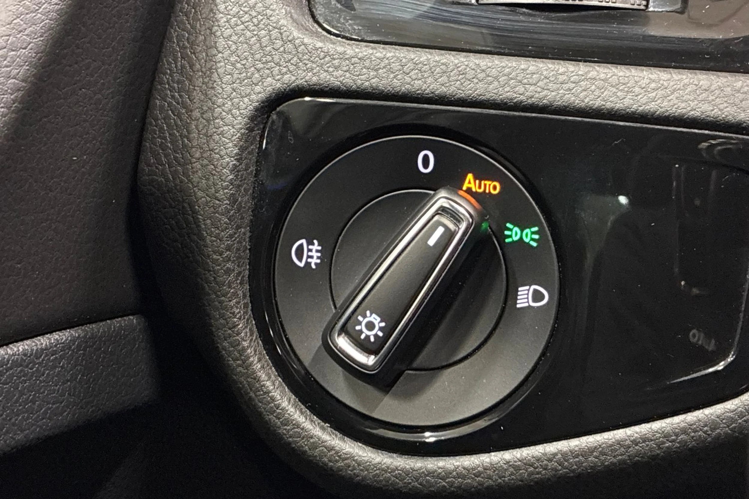 harmaa Volkswagen Golf 2017 kuva 19.