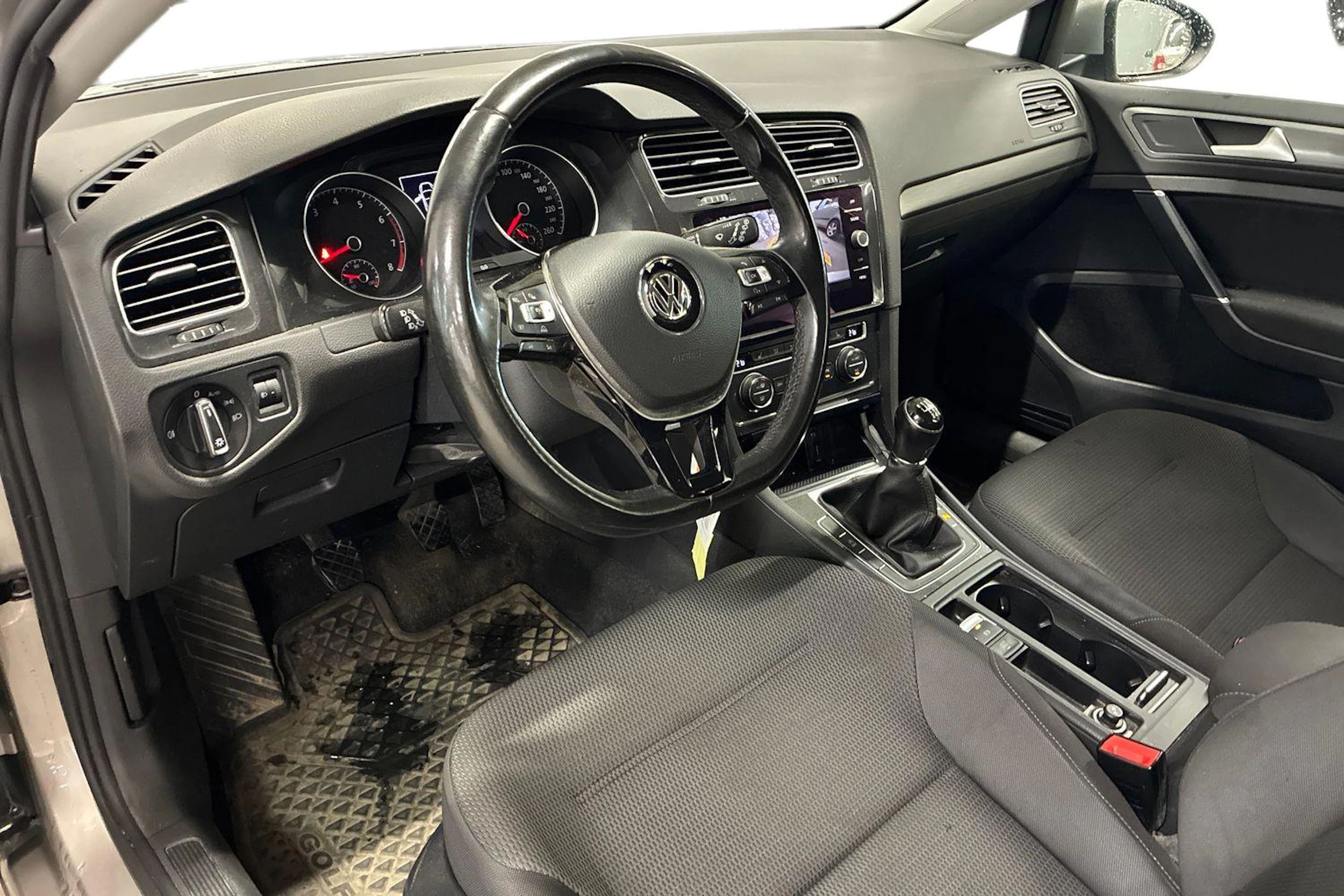 harmaa Volkswagen Golf 2017 kuva 3.