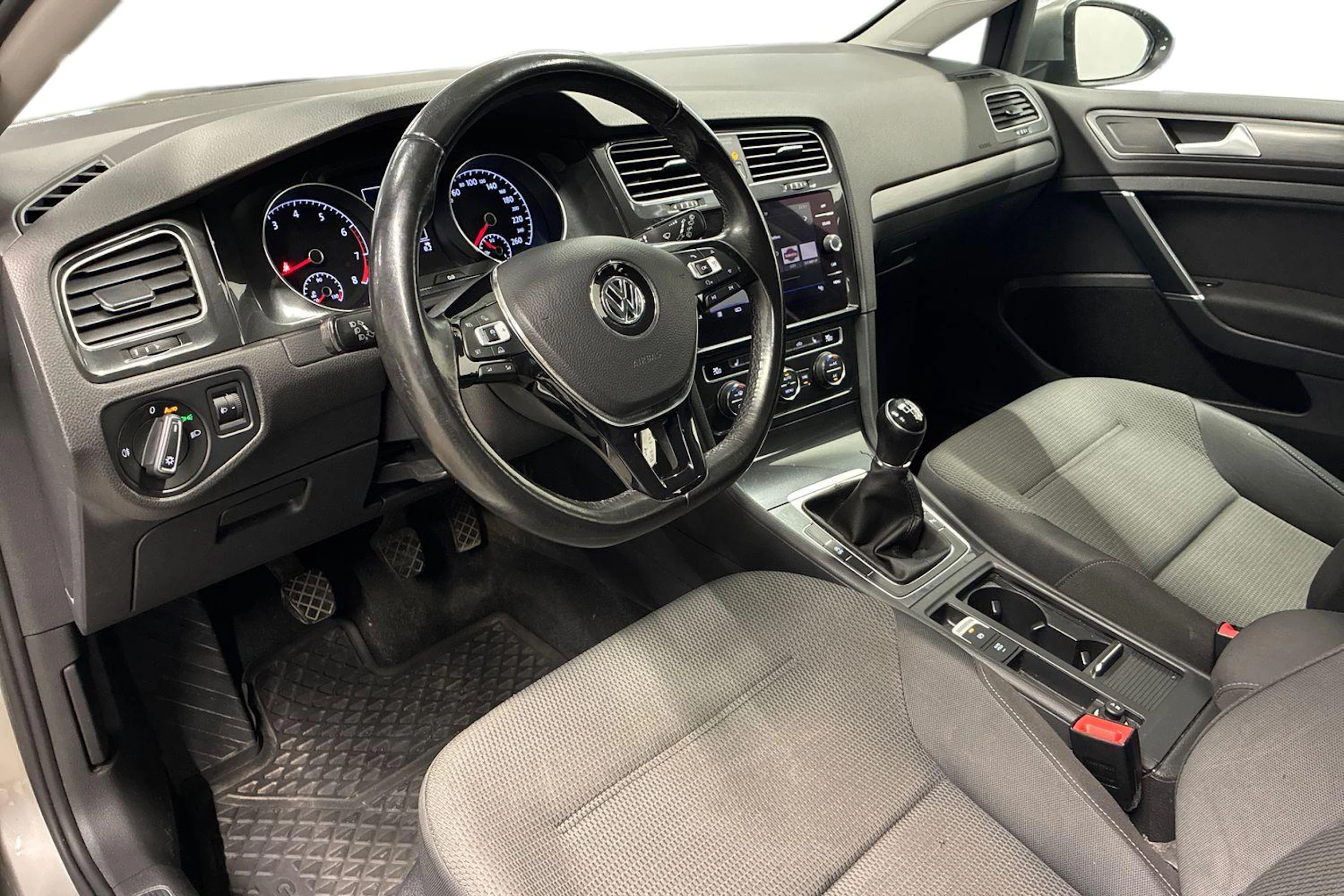 harmaa Volkswagen Golf 2017 kuva 6.