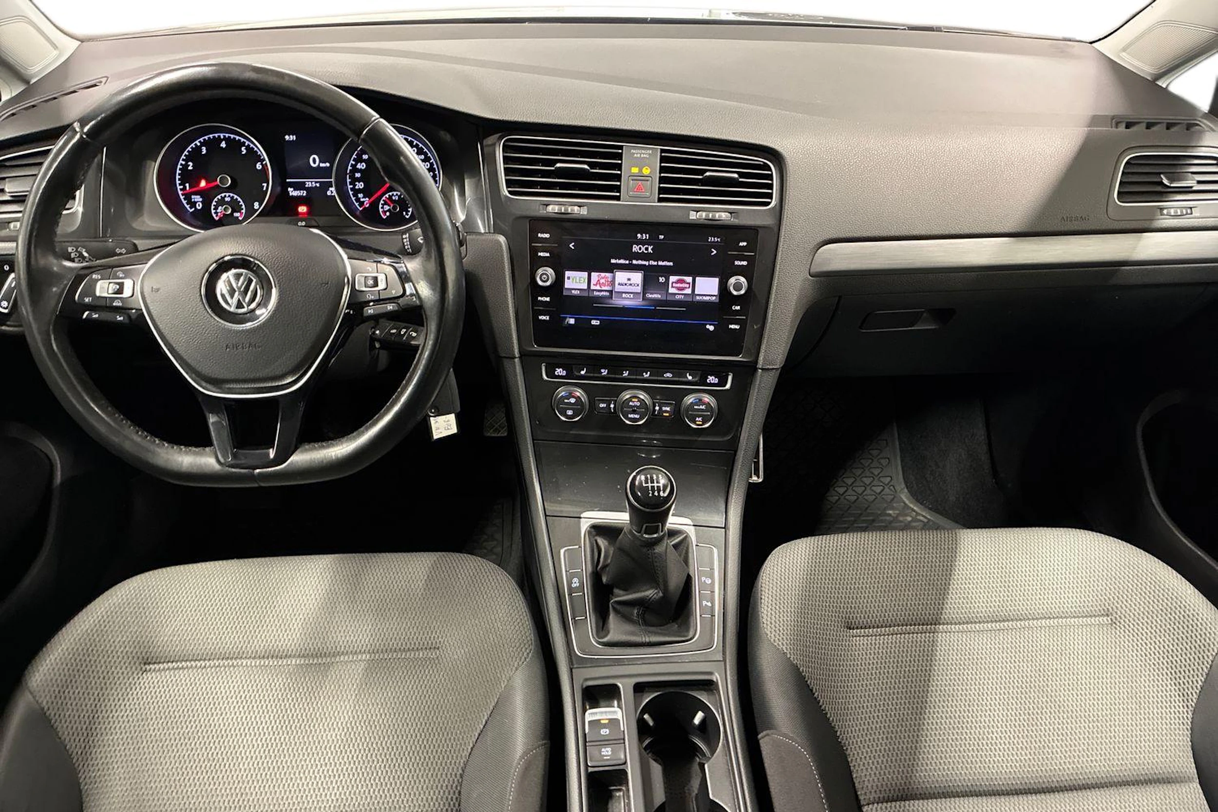 harmaa Volkswagen Golf 2017 kuva 7.