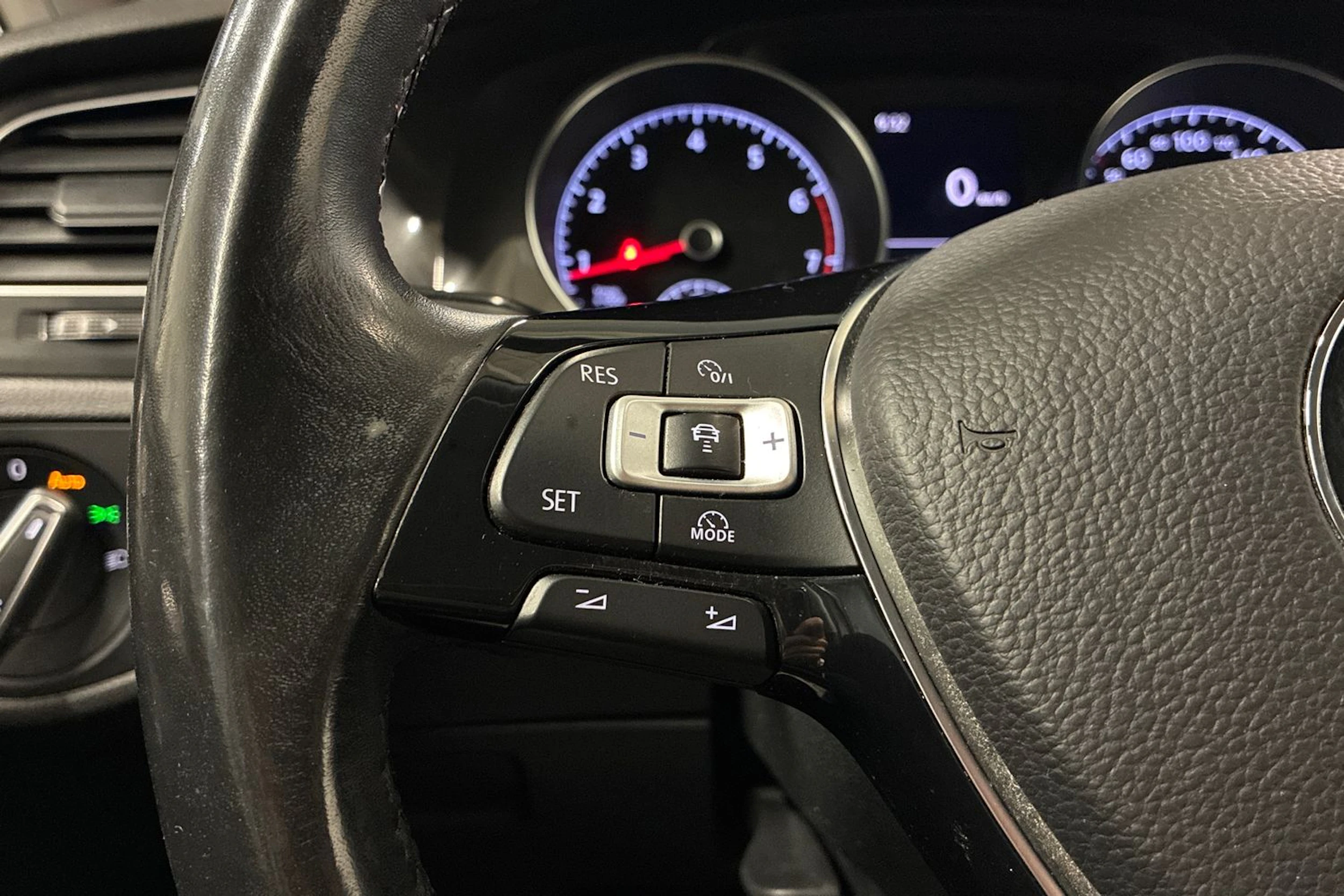 harmaa Volkswagen Golf 2017 kuva 13.