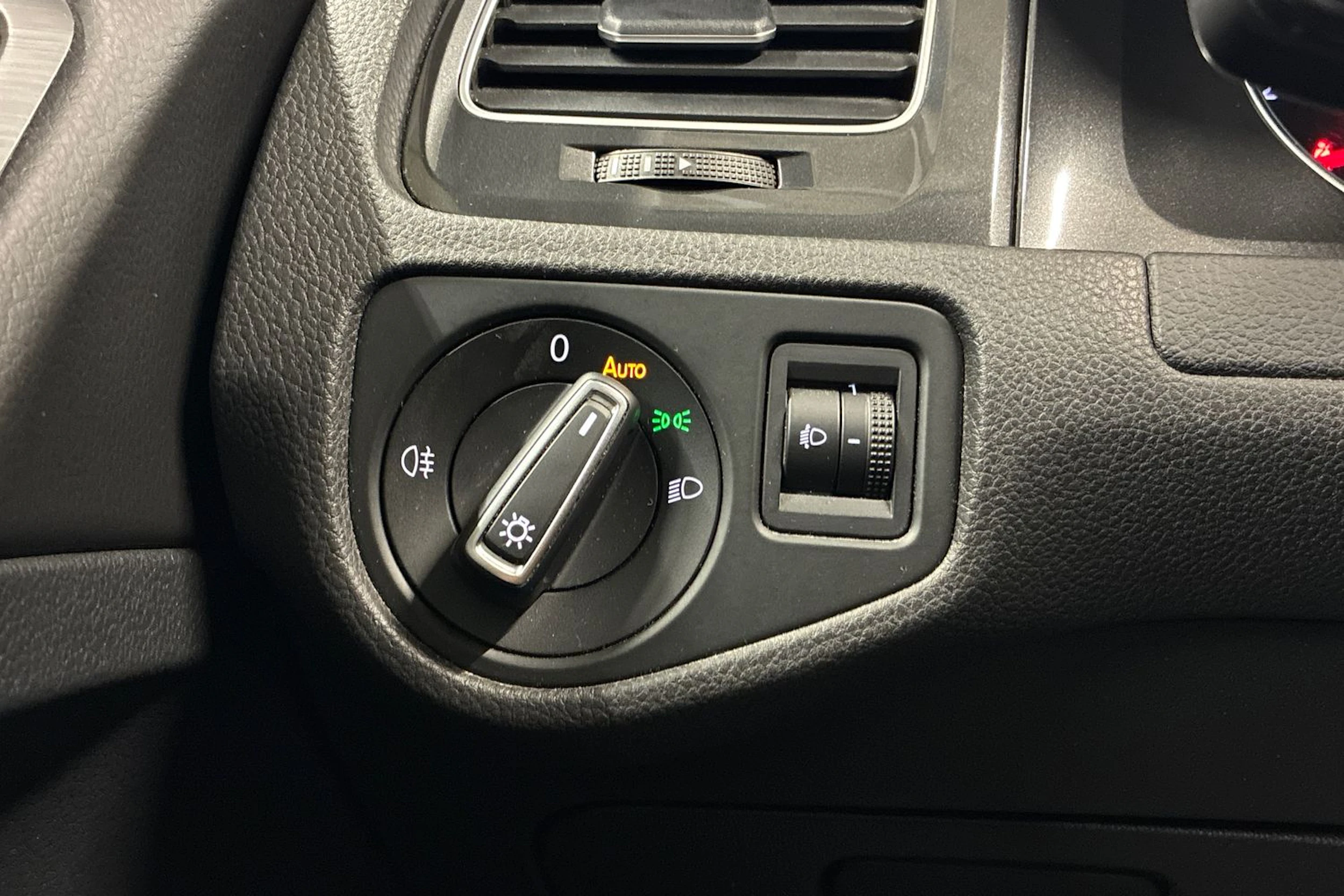 harmaa Volkswagen Golf 2017 kuva 15.