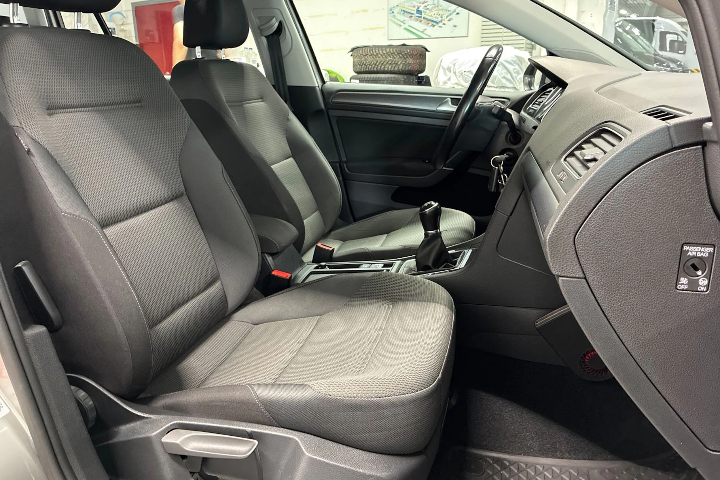 harmaa Volkswagen Golf 2017 kuva 24.
