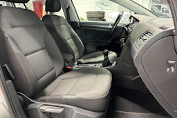 harmaa Volkswagen Golf 2017 kuva 24.