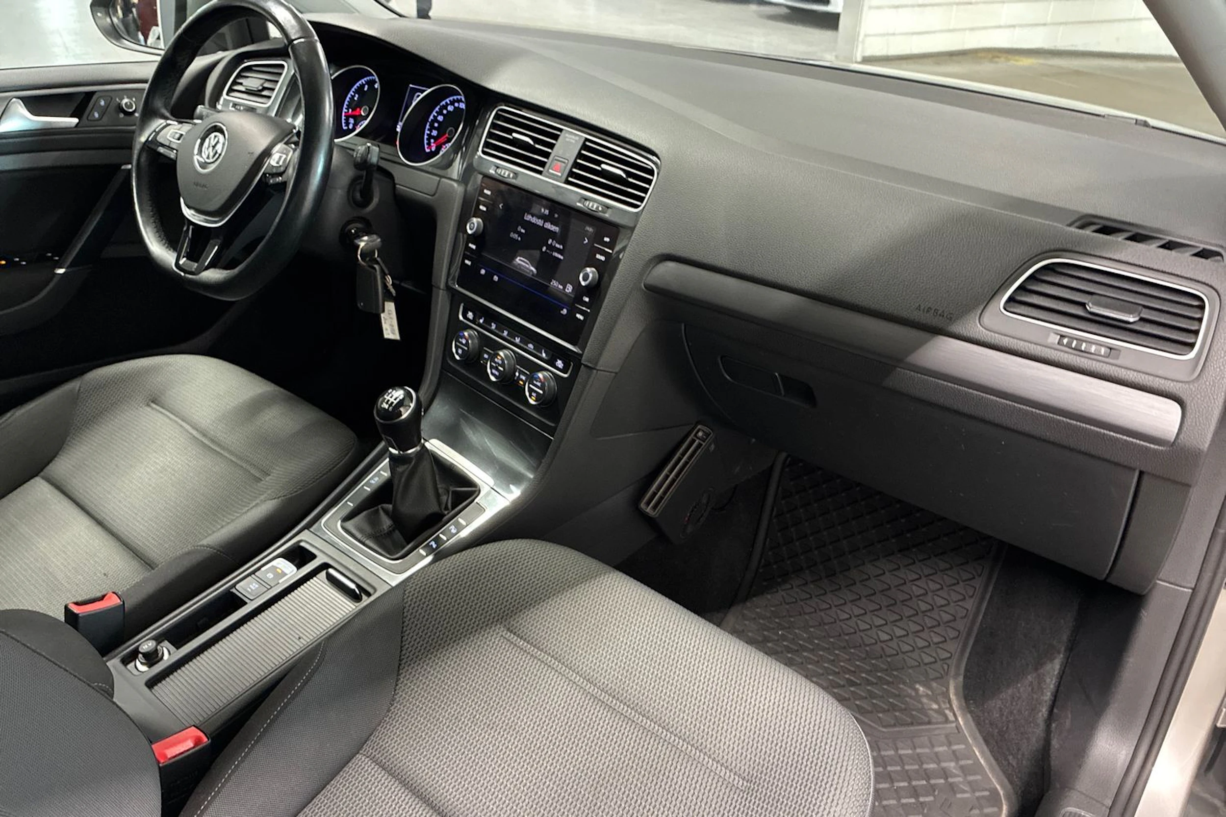 harmaa Volkswagen Golf 2017 kuva 25.