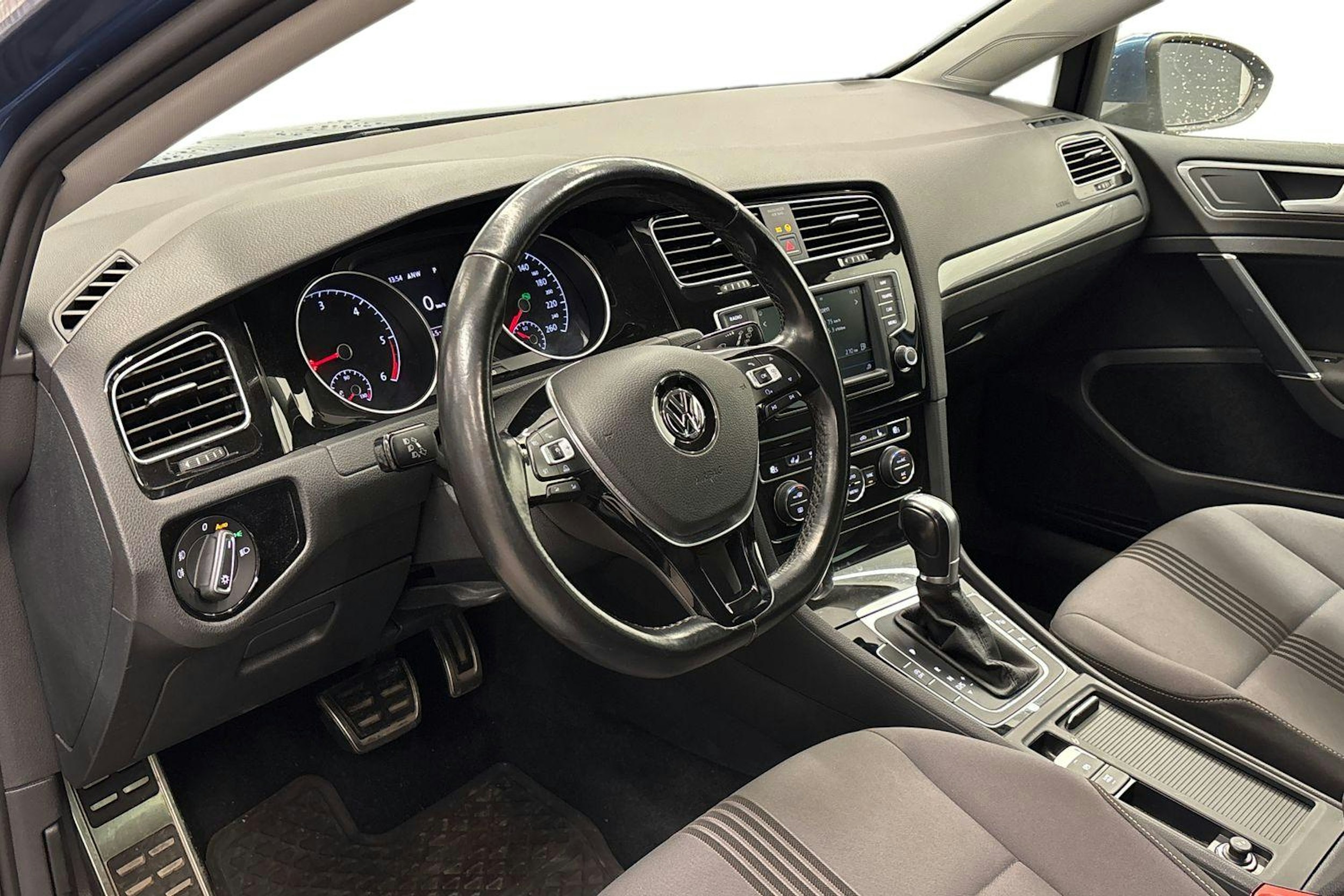 sininen Volkswagen Golf 2017 kuva 3.