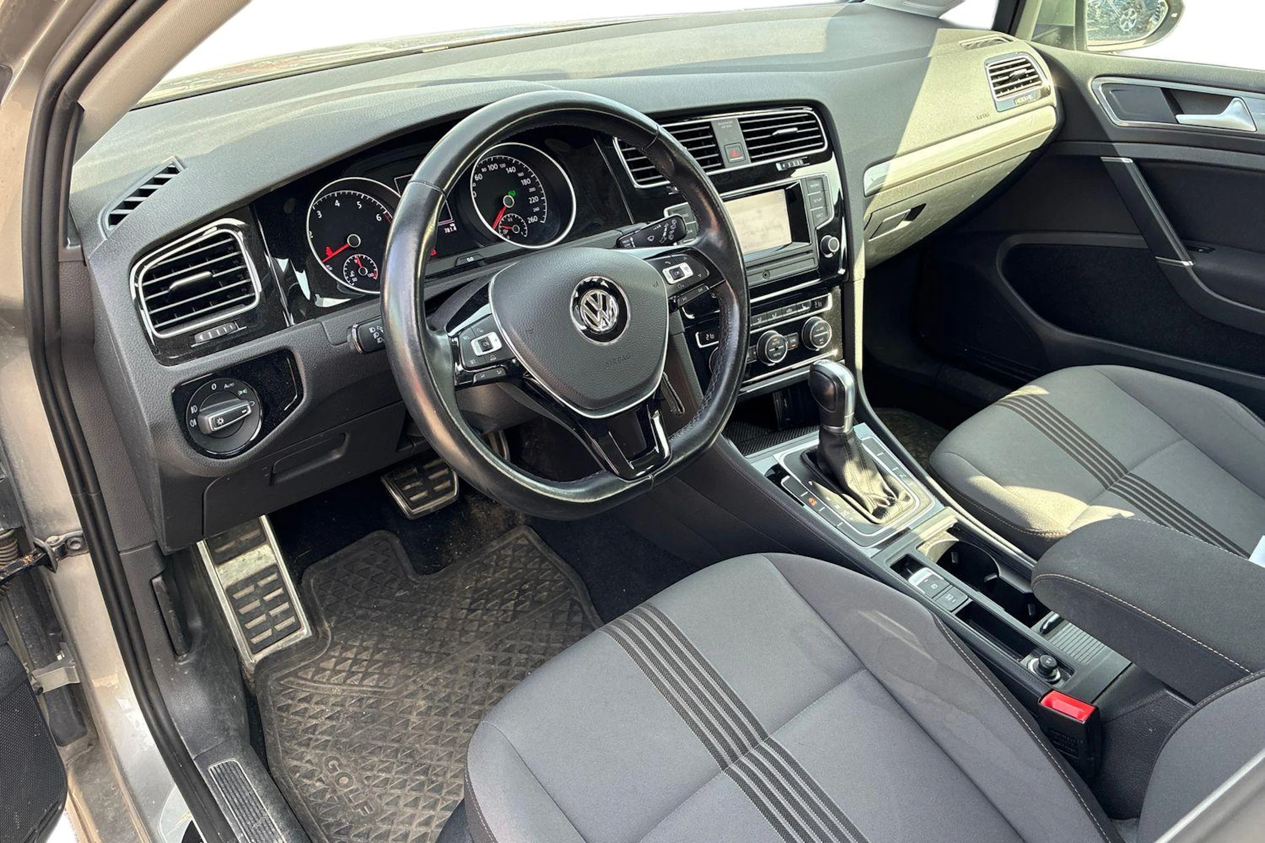harmaa Volkswagen Golf 2017 kuva 3.