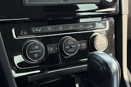 harmaa Volkswagen Golf 2017 kuva 5.