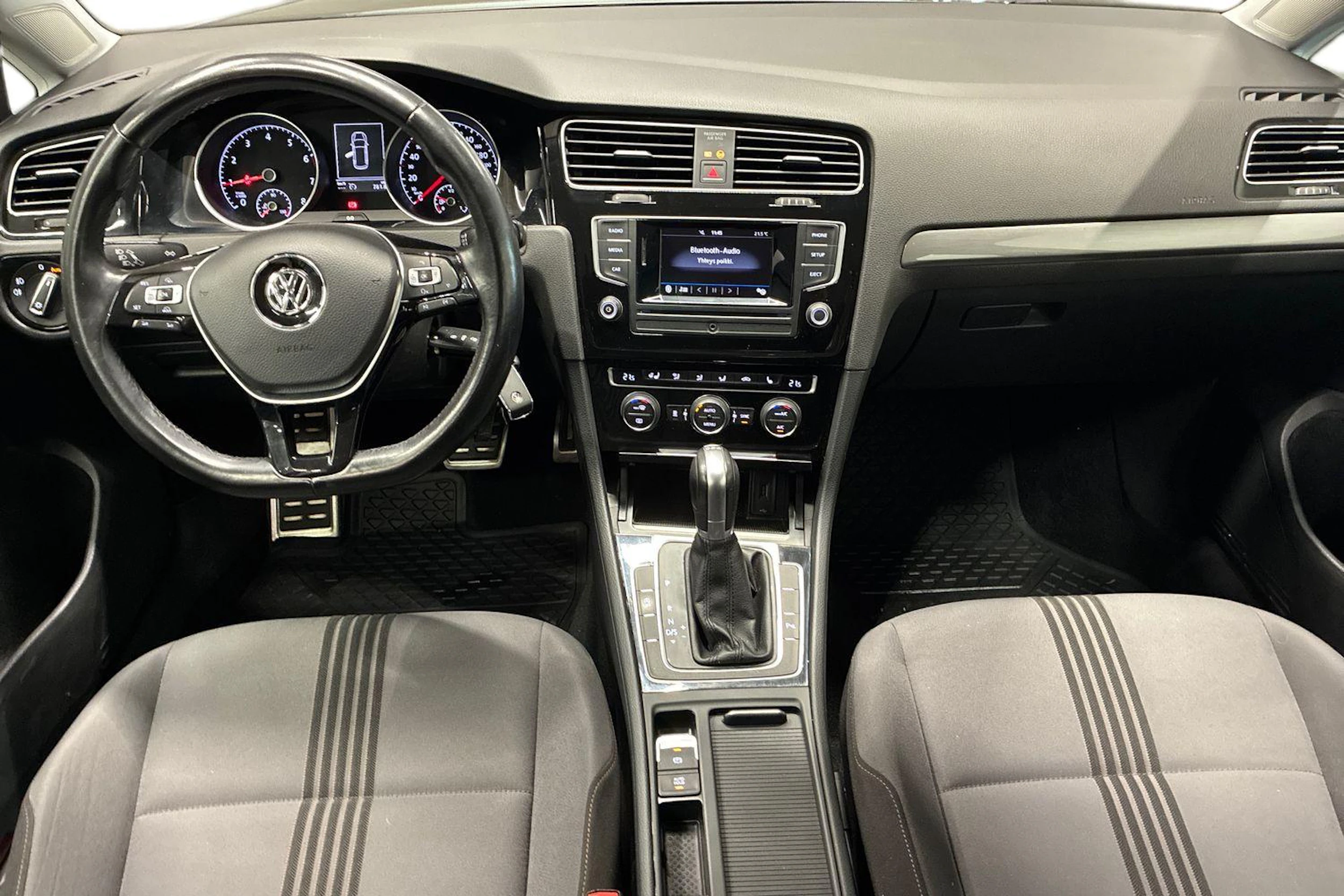 harmaa Volkswagen Golf 2017 kuva 7.