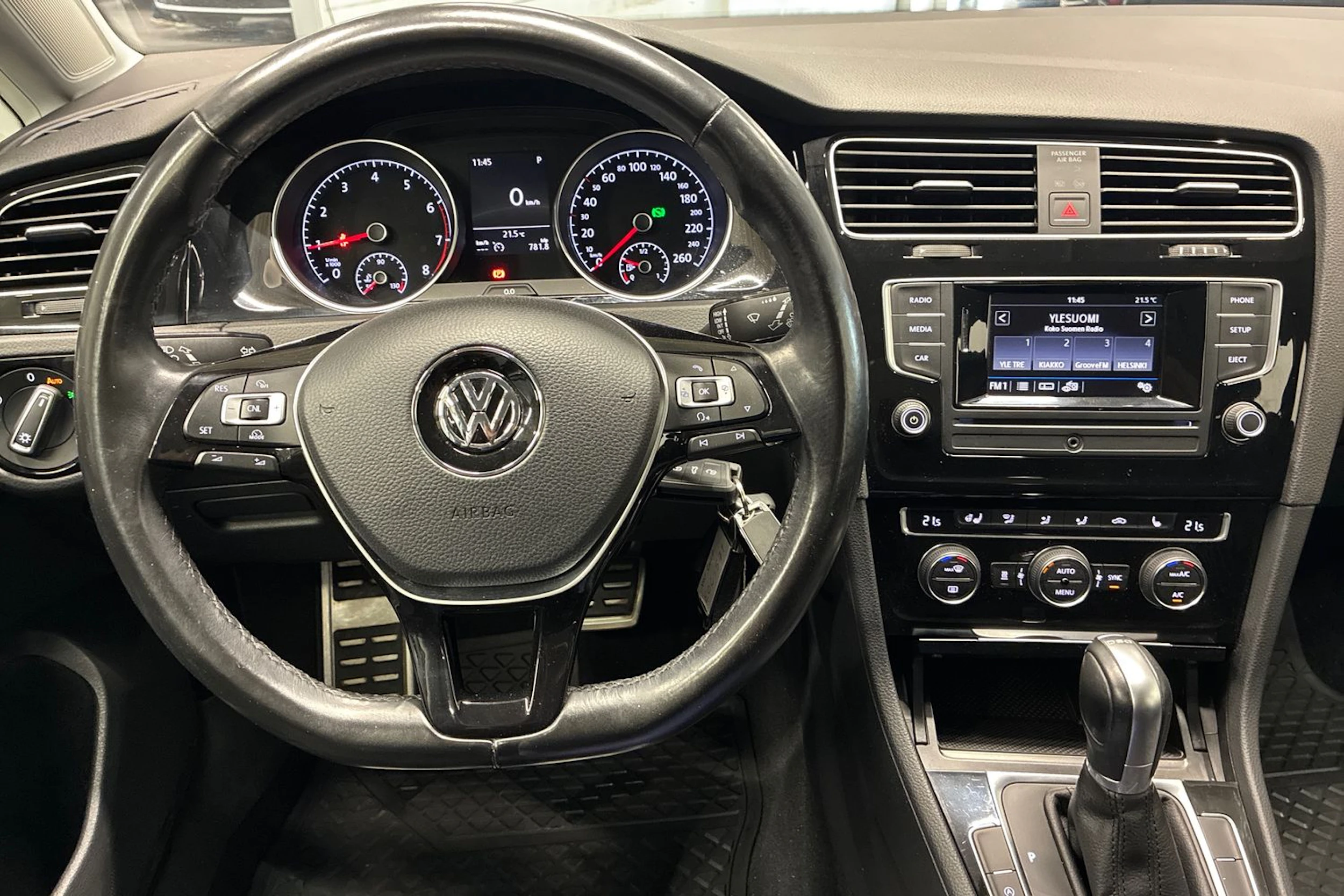 harmaa Volkswagen Golf 2017 kuva 11.