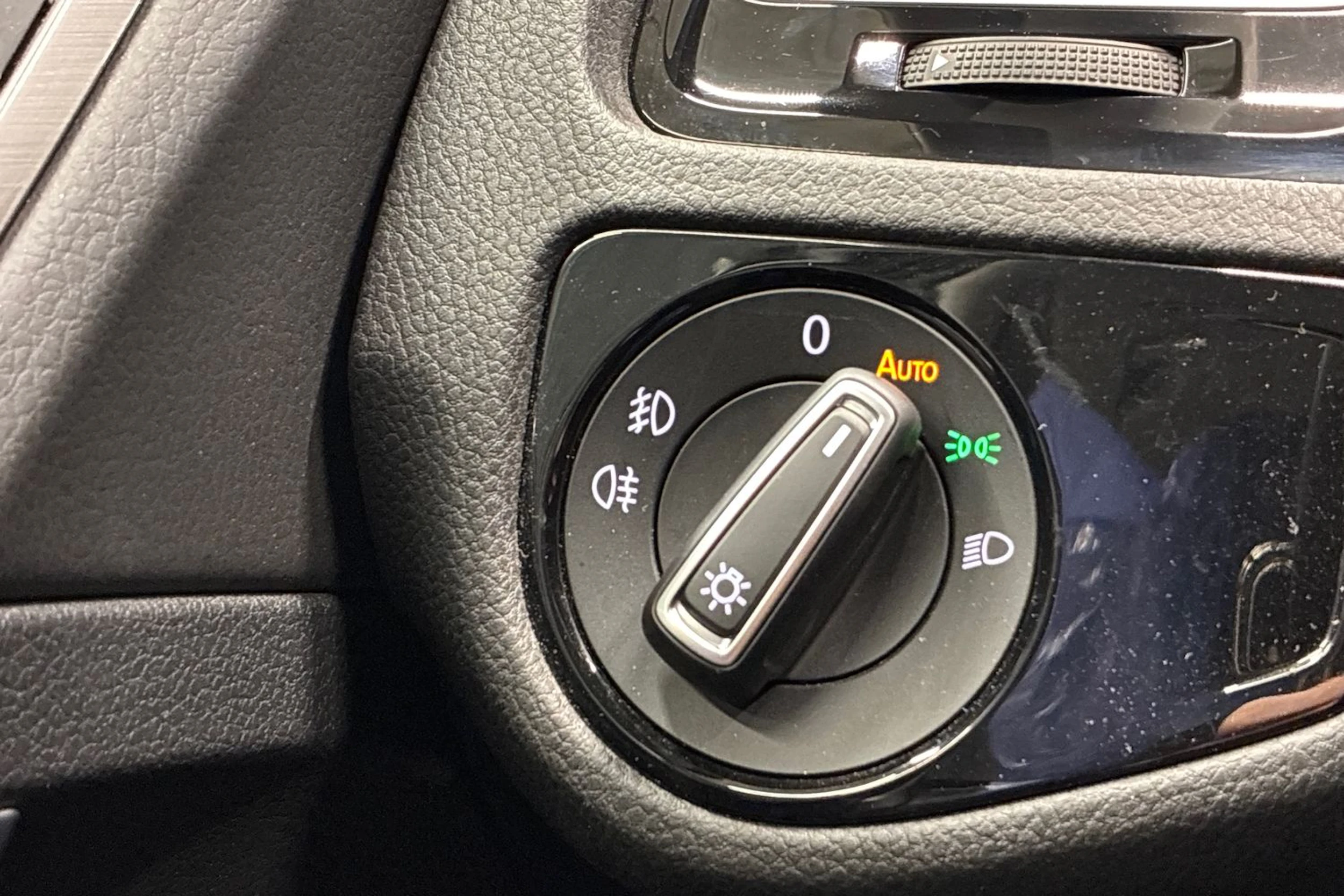 harmaa Volkswagen Golf 2017 kuva 16.