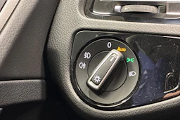 harmaa Volkswagen Golf 2017 kuva 16.
