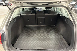 harmaa Volkswagen Golf 2017 kuva 24.