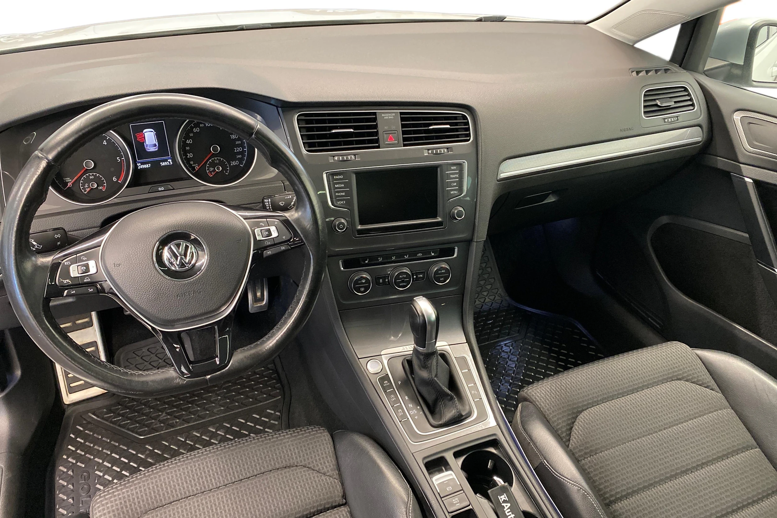 Valkoinen Volkswagen GOLF 2017 kuva 7.