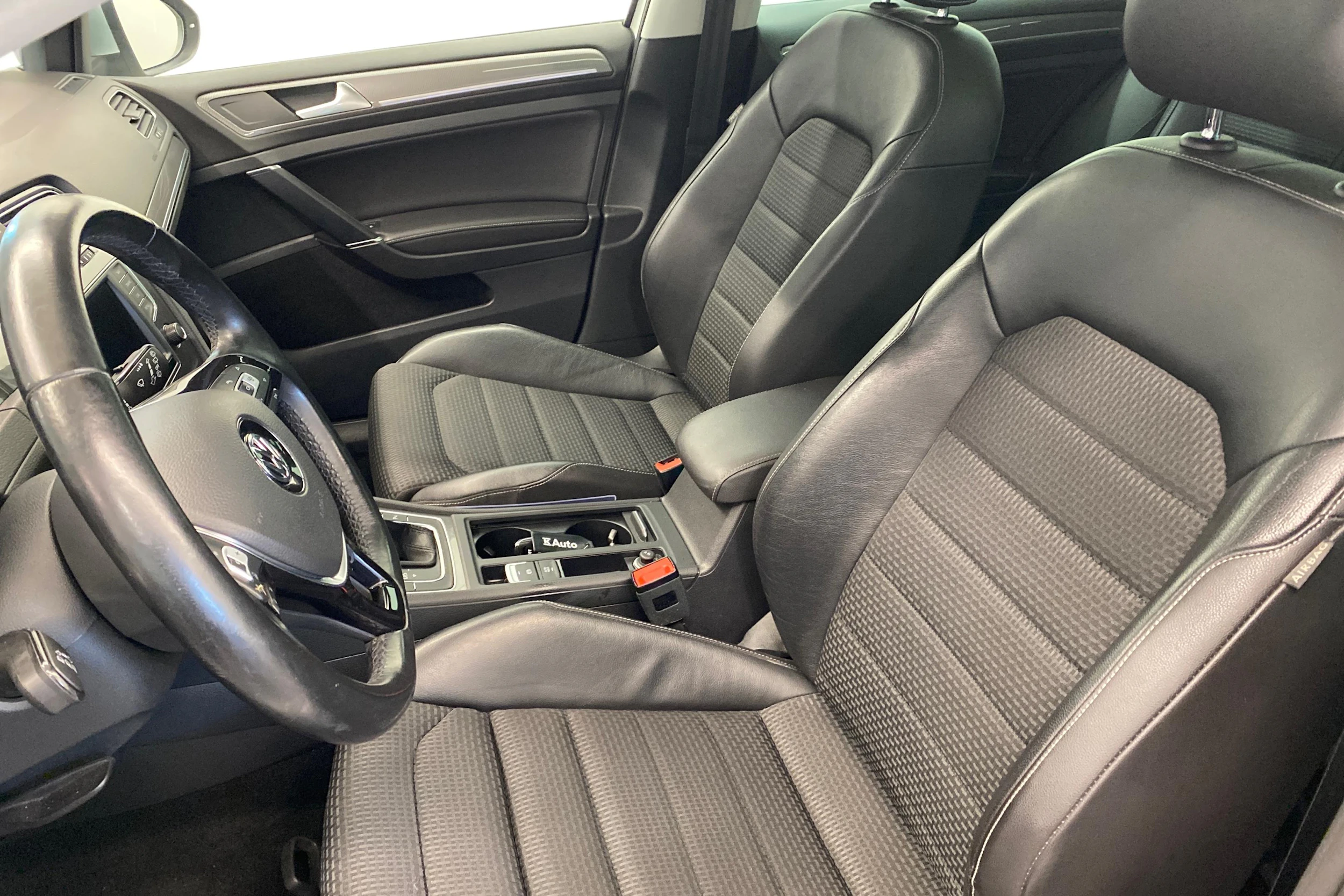 Valkoinen Volkswagen GOLF 2017 kuva 8.