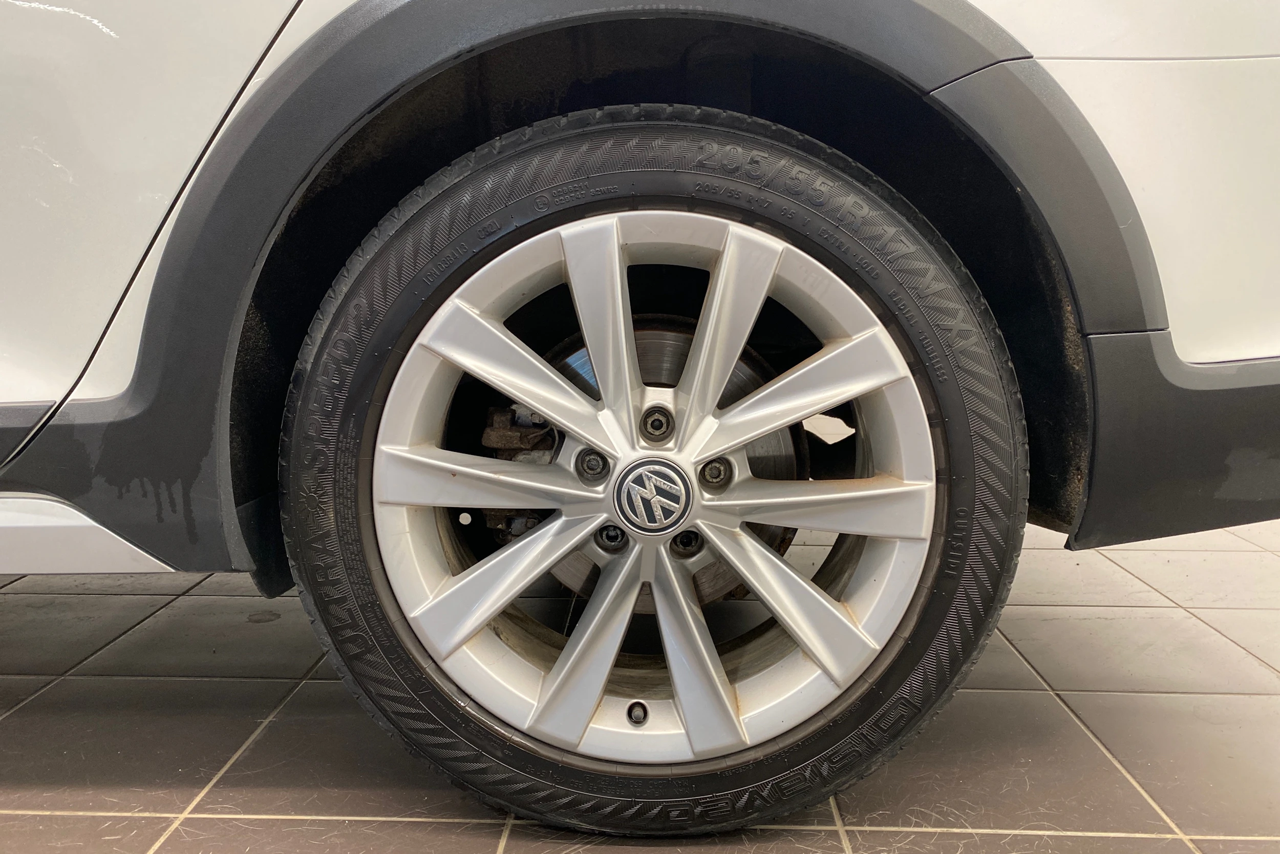 Valkoinen Volkswagen GOLF 2017 kuva 10.