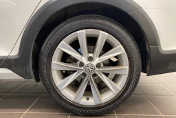 Valkoinen Volkswagen GOLF 2017 kuva 10.