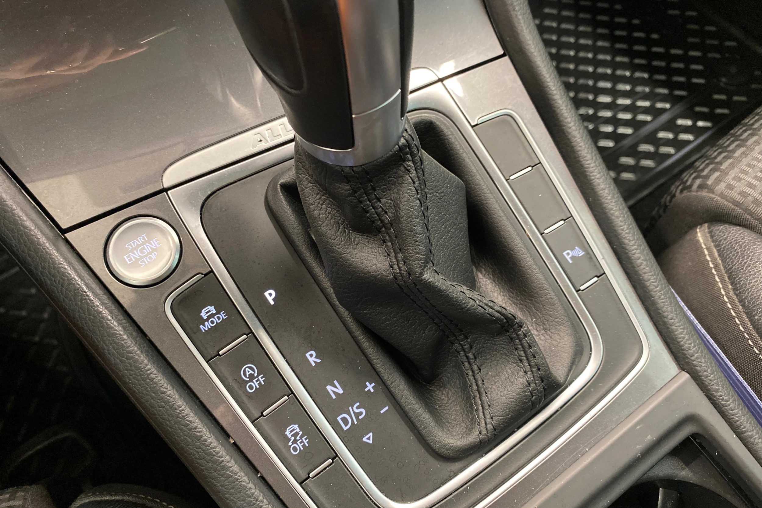 Valkoinen Volkswagen GOLF 2017 kuva 17.