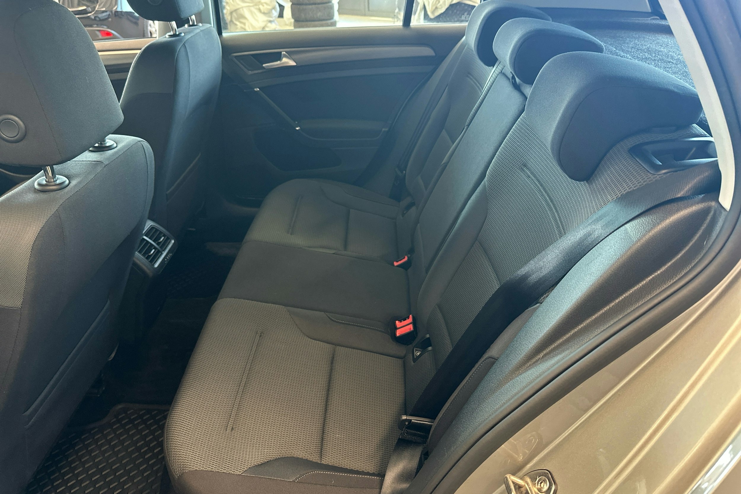 harmaa Volkswagen Golf 2017 kuva 8.