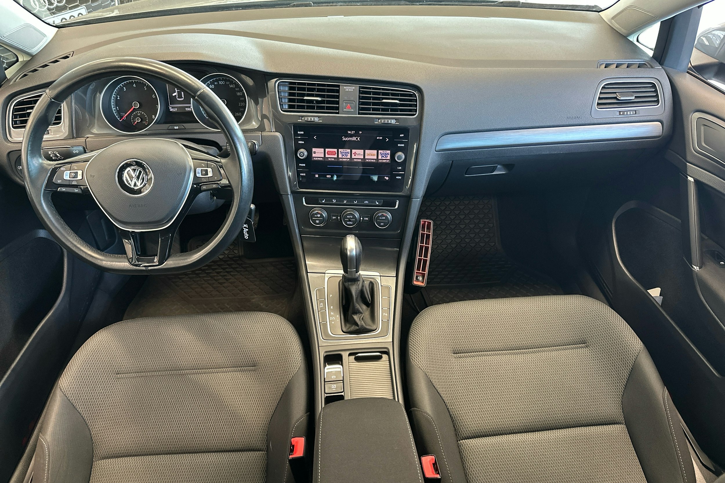 harmaa Volkswagen Golf 2017 kuva 11.