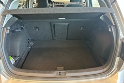 harmaa Volkswagen Golf 2017 kuva 13.