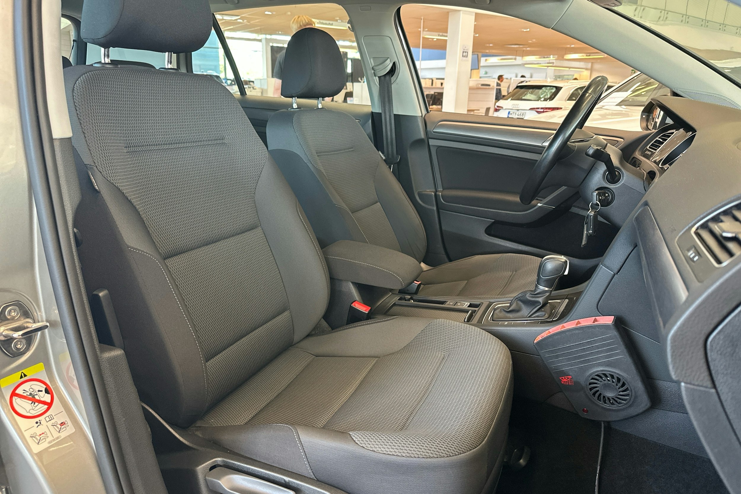 harmaa Volkswagen Golf 2017 kuva 14.