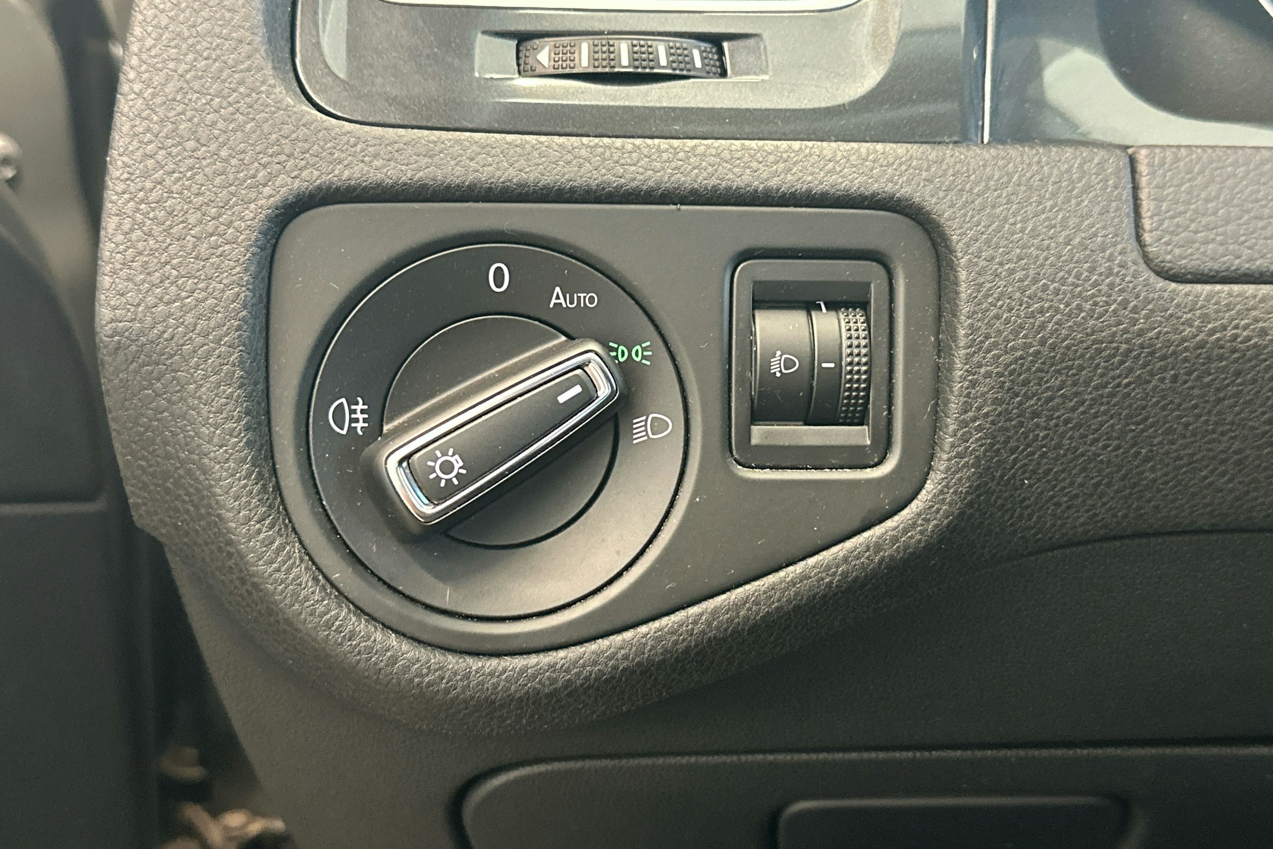harmaa Volkswagen Golf 2017 kuva 18.