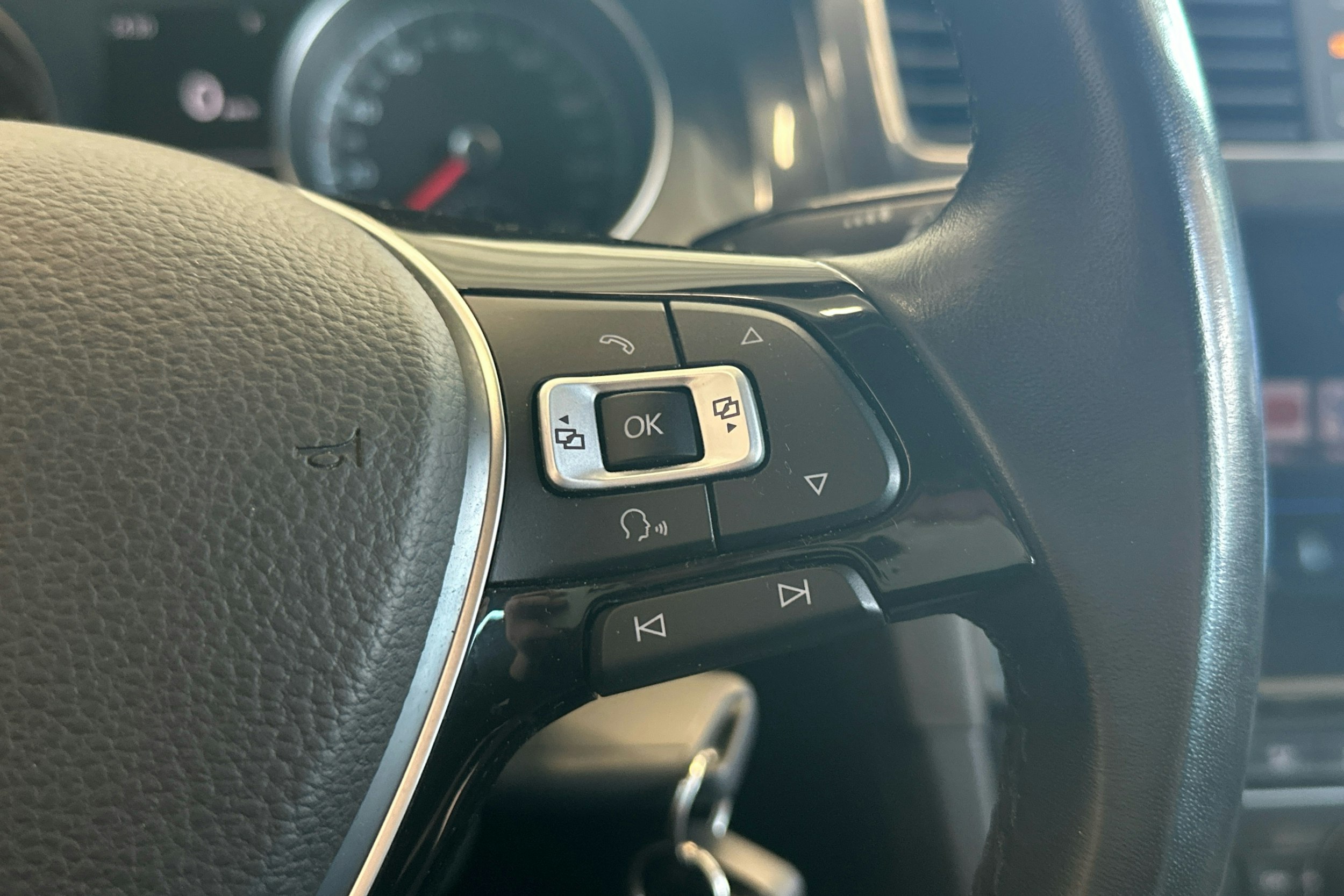 harmaa Volkswagen Golf 2017 kuva 21.