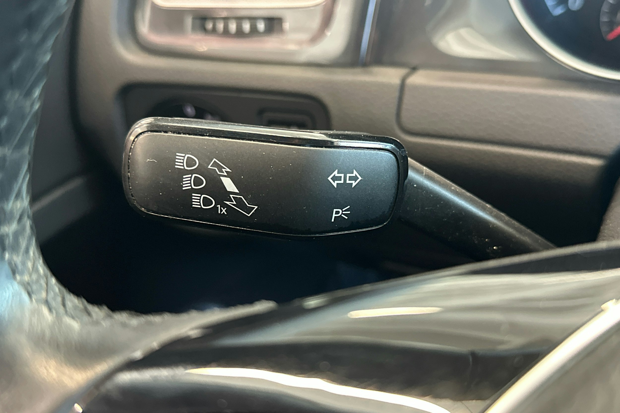 harmaa Volkswagen Golf 2017 kuva 22.