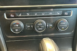 harmaa Volkswagen Golf 2017 kuva 28.