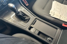 harmaa Volkswagen Golf 2017 kuva 29.