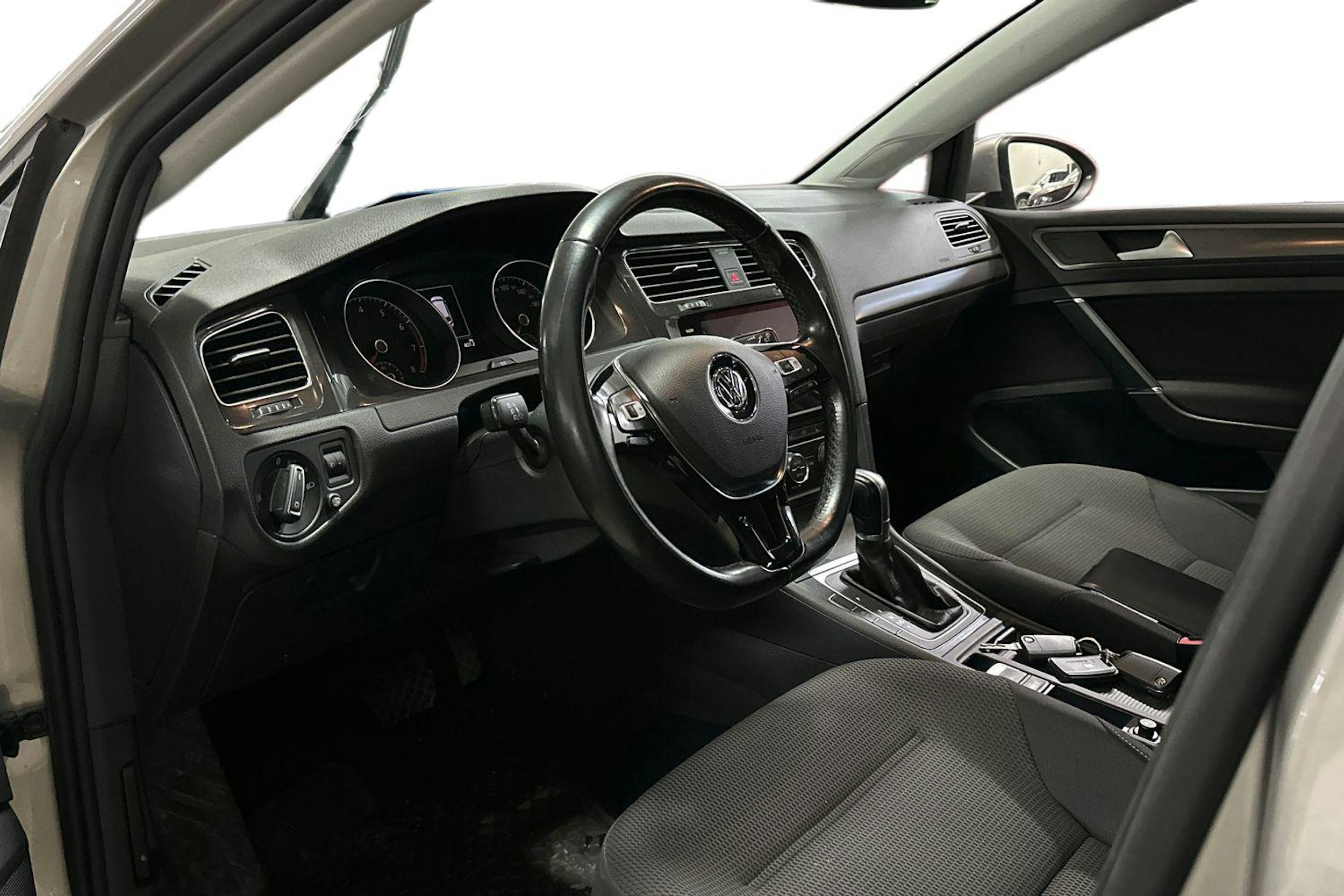 harmaa Volkswagen Golf 2017 kuva 3.