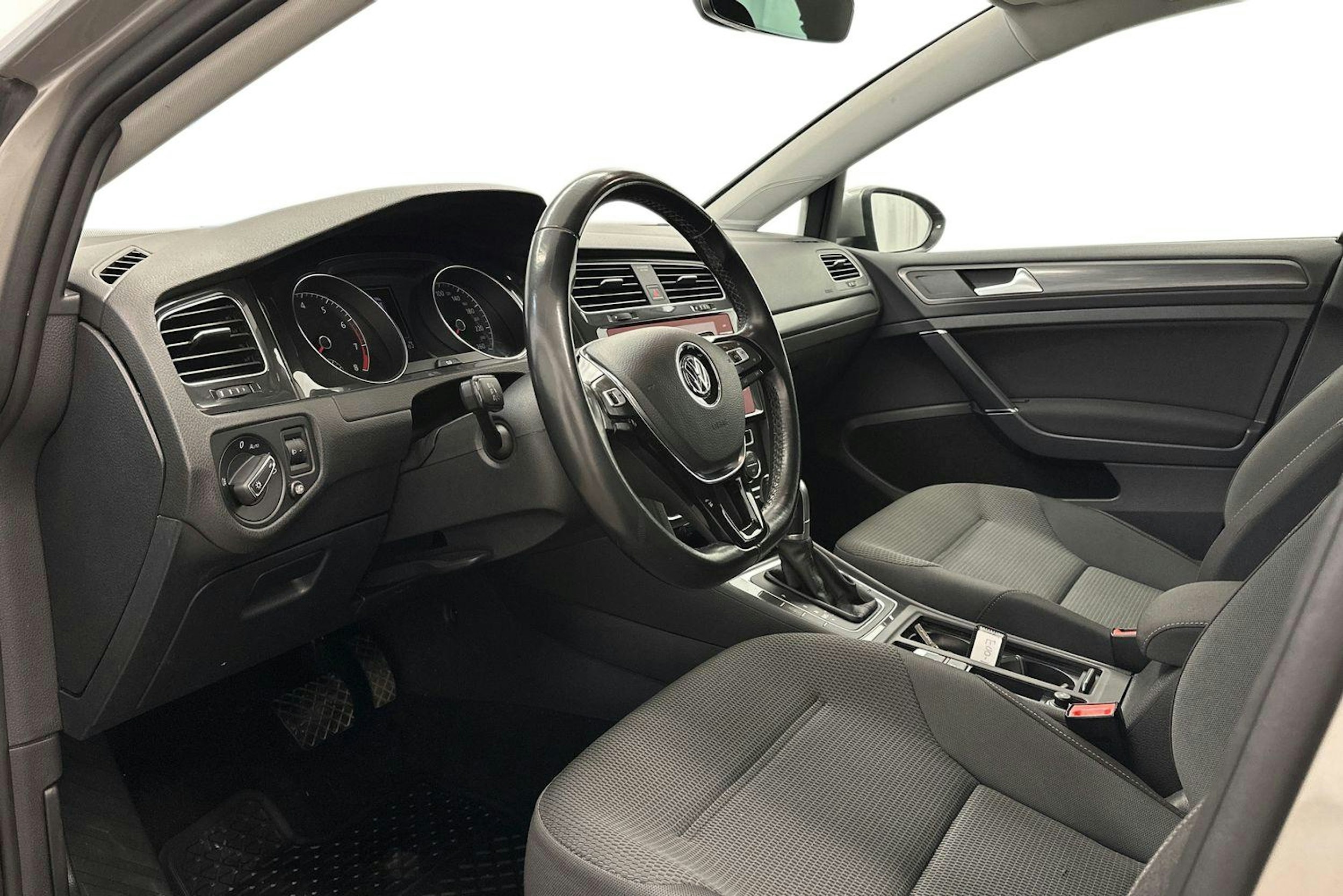 harmaa Volkswagen Golf 2017 kuva 7.