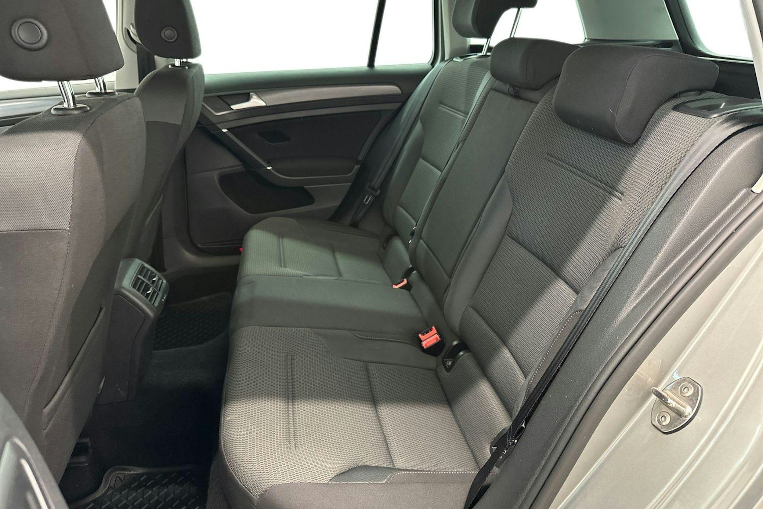 harmaa Volkswagen Golf 2017 kuva 9.