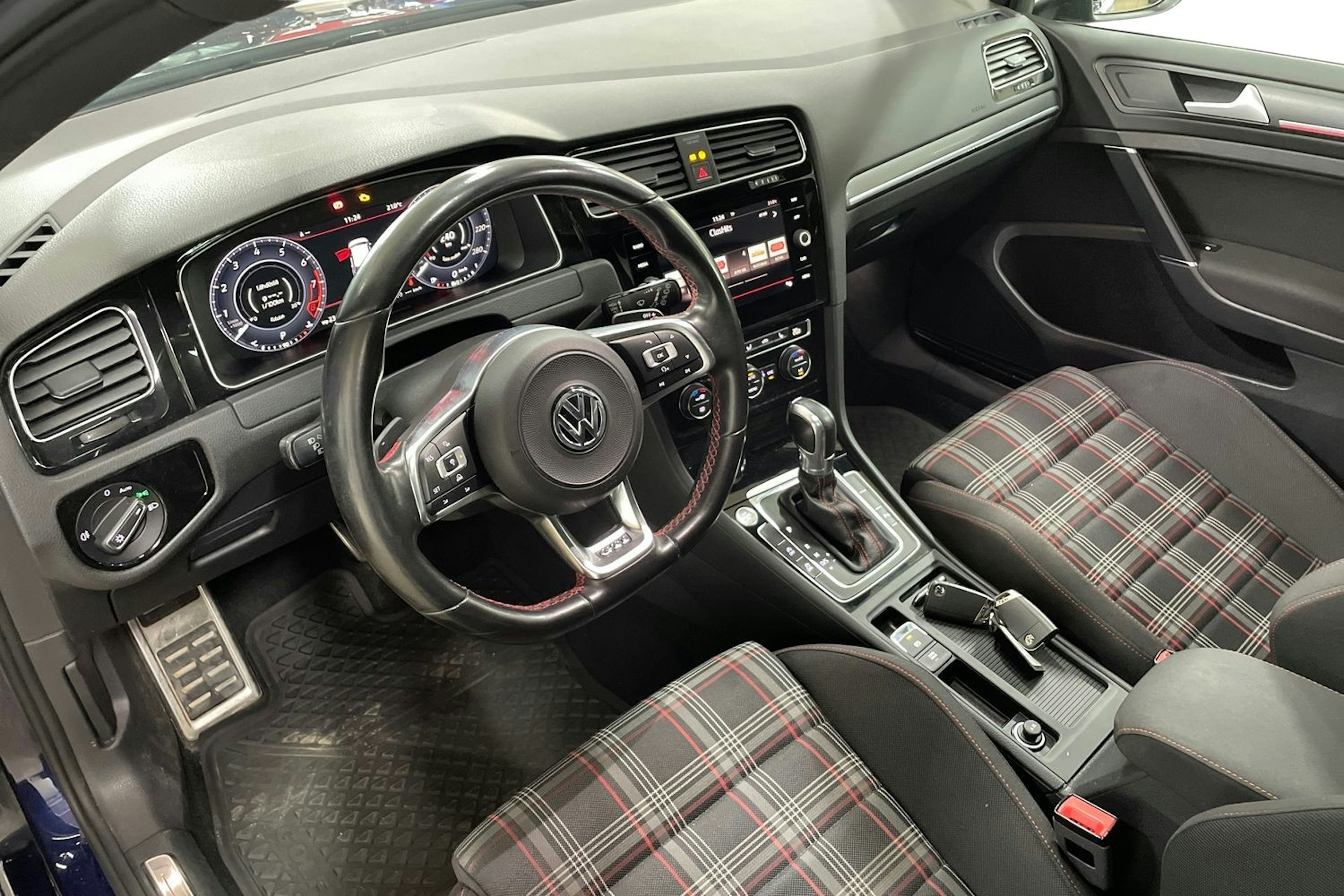 Sininen Volkswagen GOLF 2017 kuva 7.