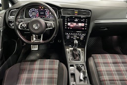 Sininen Volkswagen GOLF 2017 kuva 9.