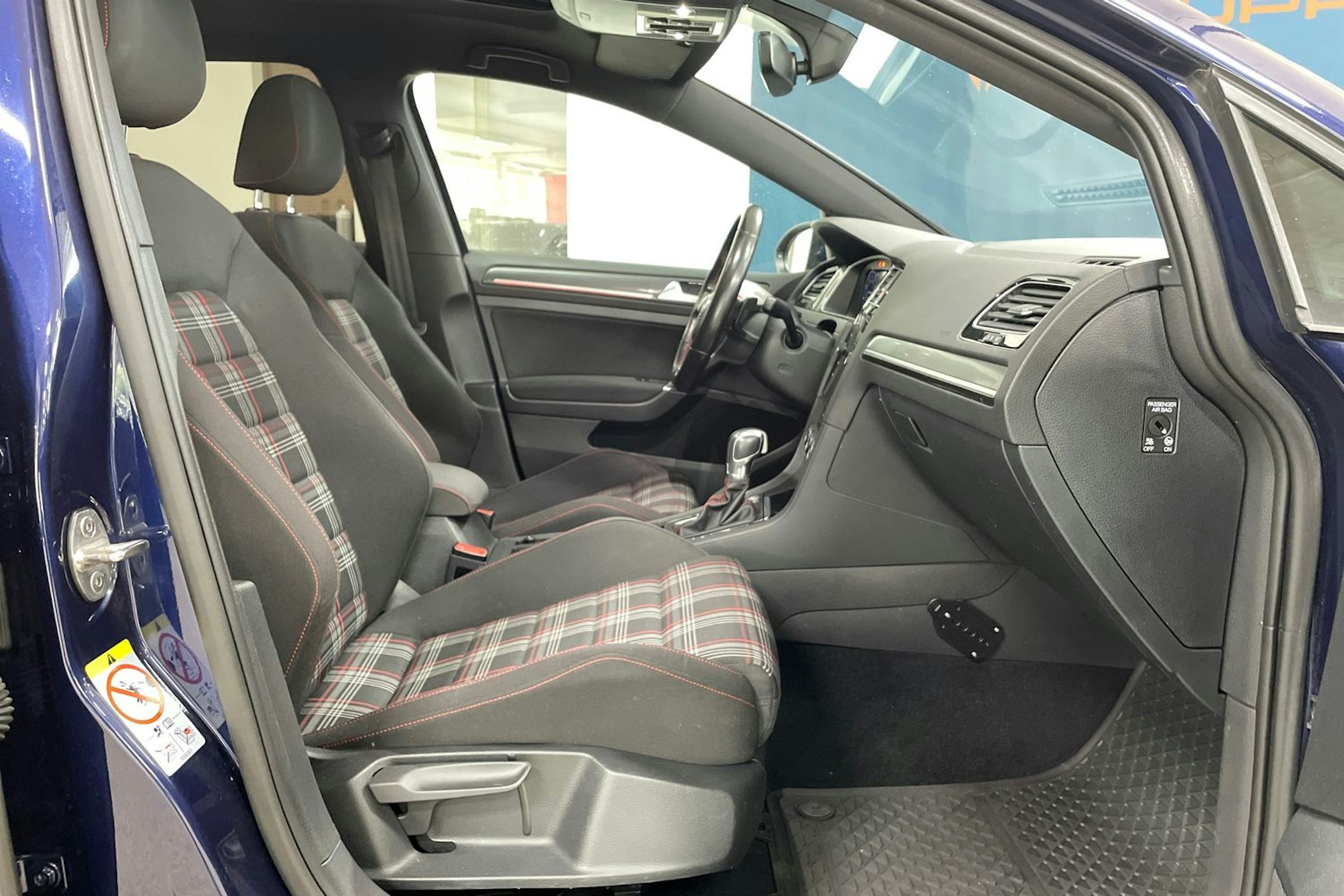 Sininen Volkswagen GOLF 2017 kuva 14.